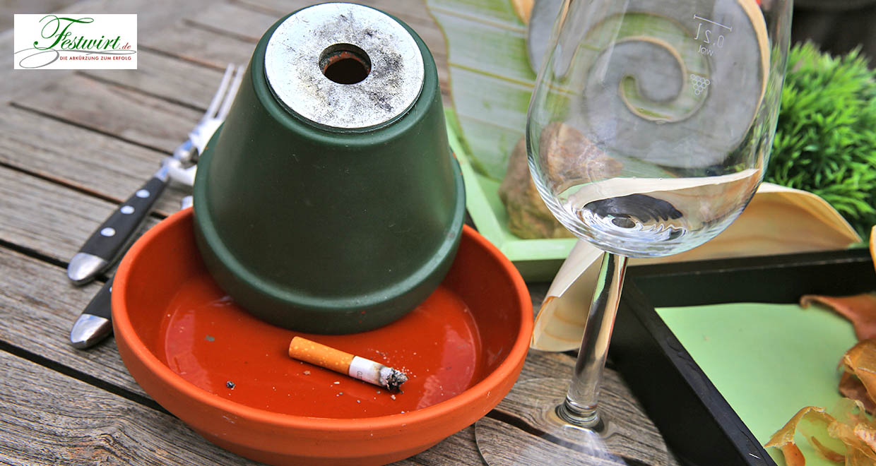 Sturmaschenbecher leicht gemacht: Fest, Sturm, Raucher, Zigarette